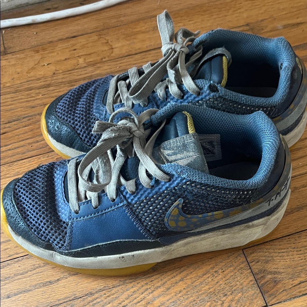 Nike Kids Navy and Gray Sneakers